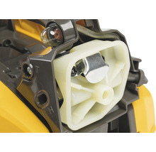 Detailaufnahme einer Kettensäge mit Primerpumpe und Choke