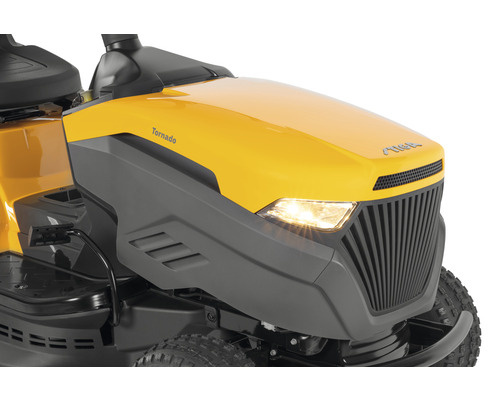 Detailansicht eines gelben Rasentraktors der Marke Stiga, Modell Tornado