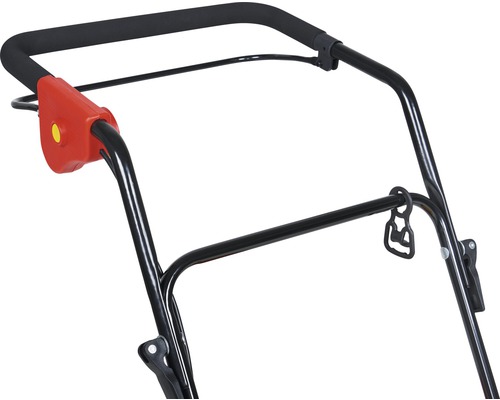 Griff und Bedienelemente eines Rasenmähers