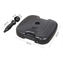 Schirmständer aus Kunststoff mit den Maßen 450 mal 440 Millimeter und Zubehör.