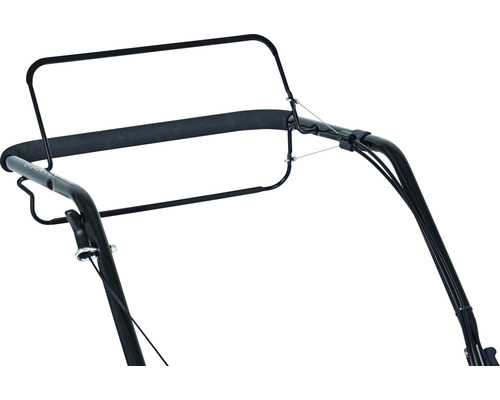 Detailansicht des Griffs eines Rasenmähers