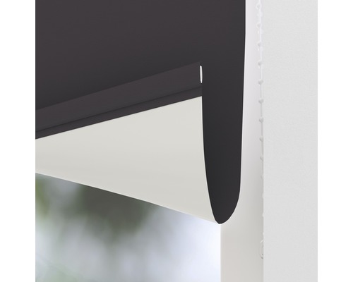 Rollladen mit Kettenzug zur Fensterverdunkelung