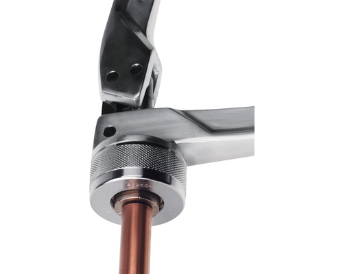 Rohrpresszange mit Kupferrohr