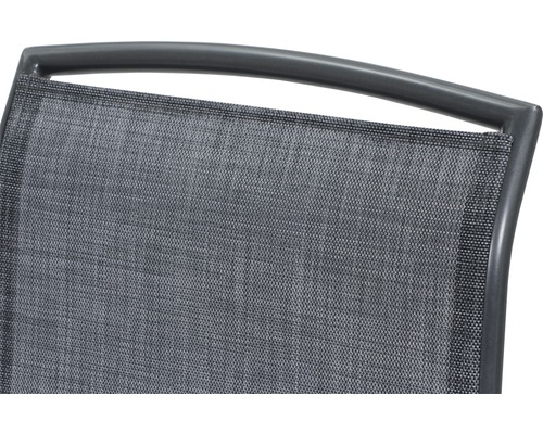 Detailansicht eines Gartenstuhls mit Textilbespannung