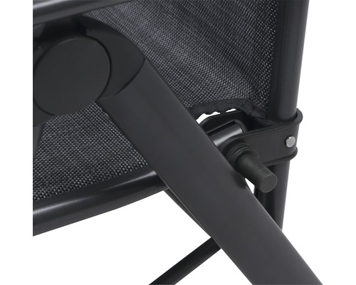 Detailansicht eines Gartenstuhls mit verstellbarer Rückenlehne und robustem Metallgestell.