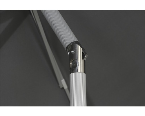 Detailansicht des Verbindungsstücks eines Sonnenschirms