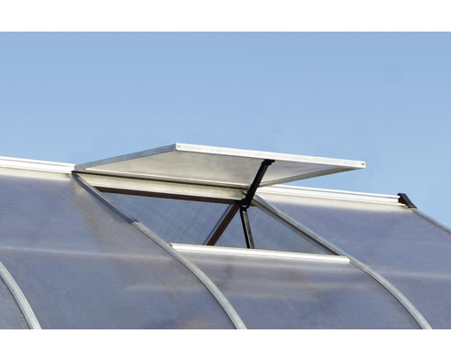 Geöffnetes Dachfenster eines Gewächshauses