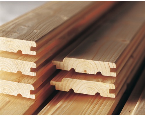 Stapel Holzpaneele mit Nut- und Federverbindung