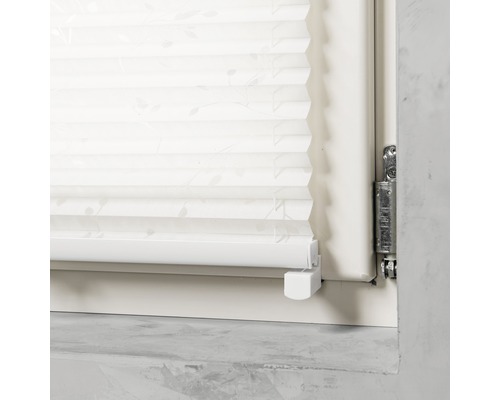 Detailansicht eines Faltstores am Fenster