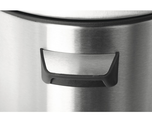 Detailansicht eines Edelstahlbehälters mit Griff