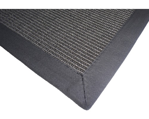 Detailansicht eines Sisalteppichs mit Textilumrandung