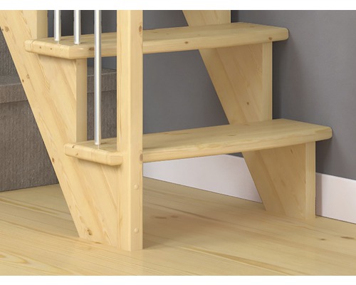 Detailaufnahme einer Holztreppe mit Metallgeländer