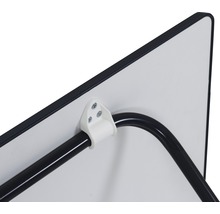 Detailansicht einer Tischbefestigung mit Schrauben