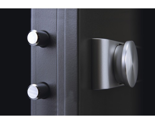 Detailansicht eines Tresorschlosses mit Drehgriff und Bolzenriegel