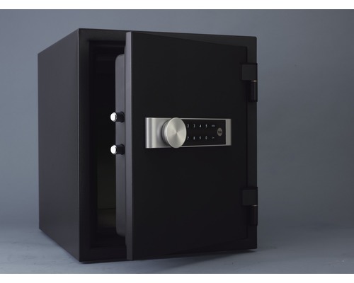 Safe mit offenstehender Tür und Zahlenschloss