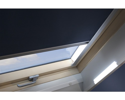 Fenster mit Verdunkelungsrollo