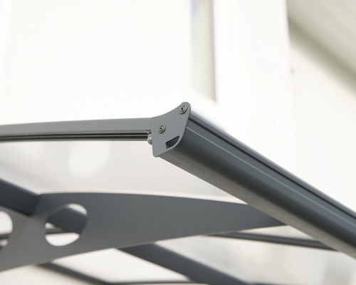 Detailansicht einer Terrassenüberdachung mit Aluminiumrahmen