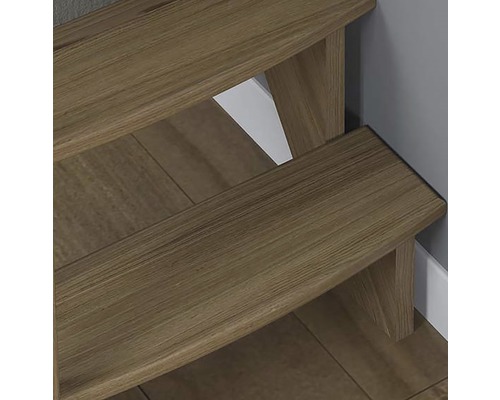 Detailaufnahme einer Holztreppe mit zwei Stufen.