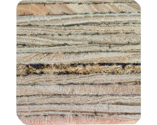 Nahaufnahme einer Platte aus Onyx mit horizontalen Schichten.