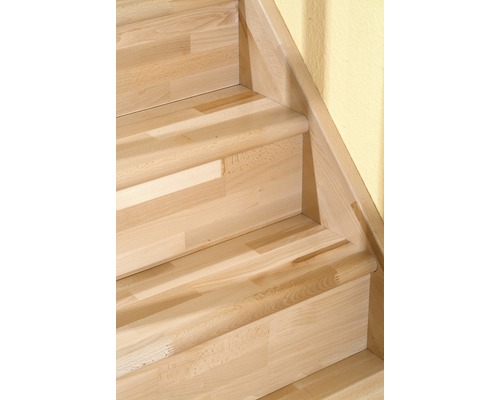 Detailaufnahme einer Holztreppe