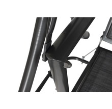 Detailaufnahme eines Metallrahmens mit Schrauben und Verstrebungen