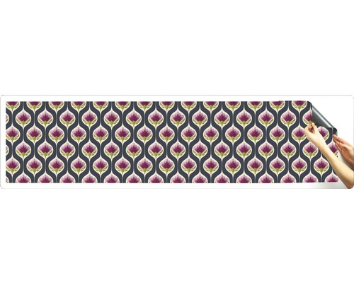 Tapetenrolle mit floralem Muster