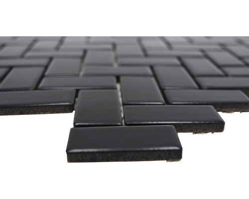 Mosaikfliese im Fischgrätmuster