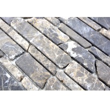 Mosaikfliesen aus Naturstein in länglicher Form