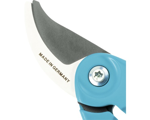 Nahaufnahme einer Gartenschere mit dem Schriftzug Made in Germany.