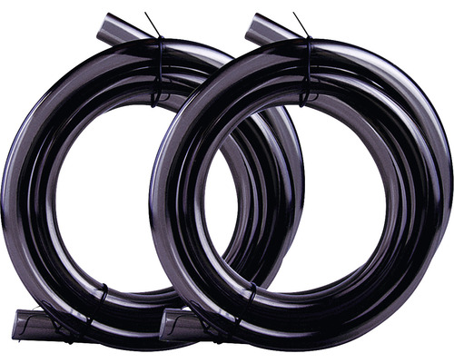 Zwei aufgerollte Bewässerungsschläuche