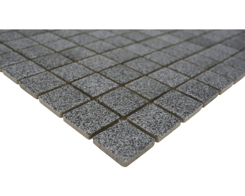 Mosaikfliese mit quadratischen Steinen