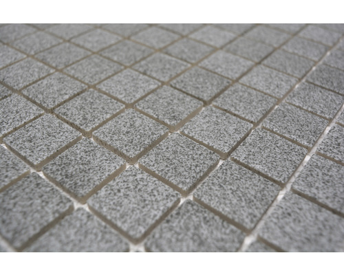 Nahaufnahme von kleinen quadratischen Mosaikfliesen