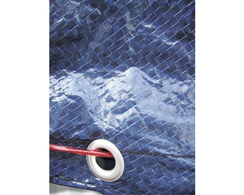 Detailansicht einer blauen Abdeckplane mit Öse