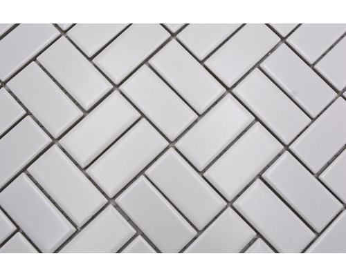Mosaikfliese im Fischgrätmuster