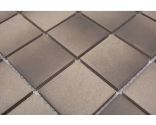 Nahaufnahme quadratischer Mosaikfliesen