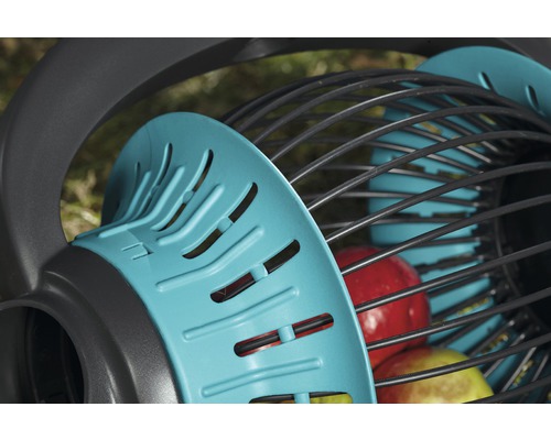 Nahaufnahme eines Obstsammlers mit Äpfeln