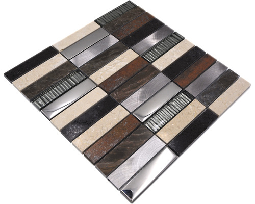 Mosaikfliese mit Stein-, Metall- und Glaselementen
