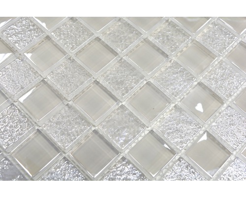 Nahaufnahme eines Mosaiks aus Glasfliesen