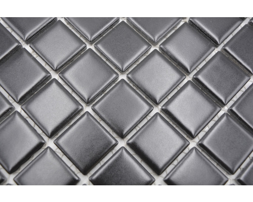 Detailansicht von quadratischen Mosaikfliesen