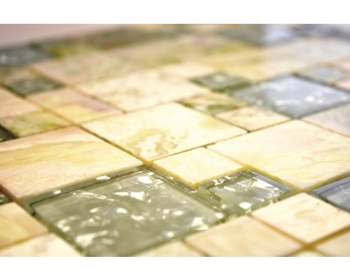 Nahaufnahme eines Mosaiks aus Glas und Stein