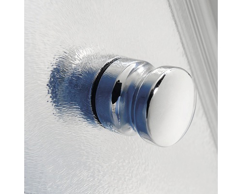 Griff an einer Duschkabine aus Glas