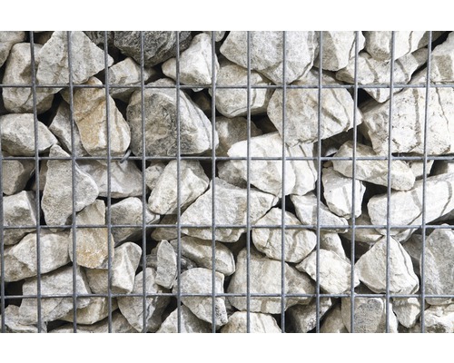 Gabionenwand gefüllt mit Steinen