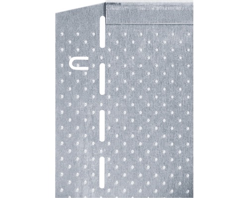 Detailansicht einer Lochplatte mit Schlitzen zur Befestigung von Zubehör