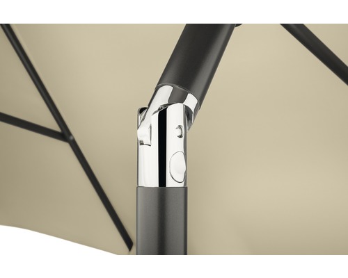 Detailansicht eines Gartenschirms mit Mechanismus