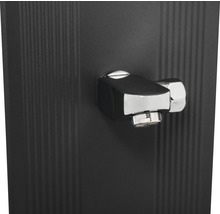 Nahaufnahme eines Wasserhahns an einer Duschsäule