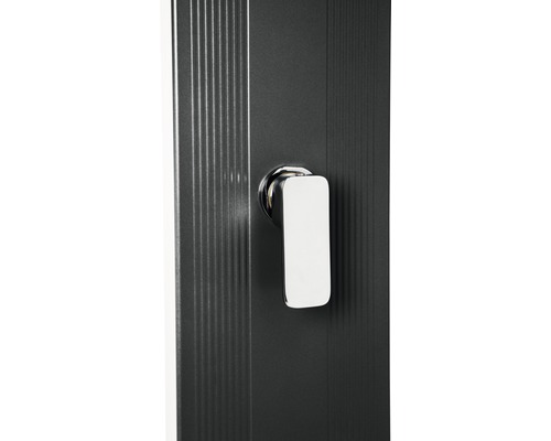 Detailaufnahme einer Duschsäule mit Armatur