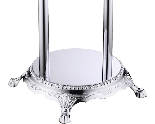 Detailaufnahme eines verchromten Toilettenpapierhalters mit dekorativem Fuß