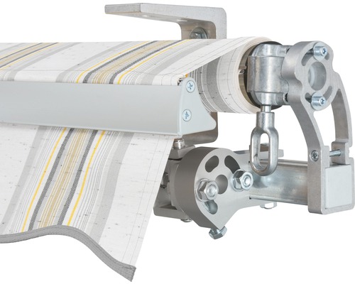 Detailansicht einer Markise mit Streifenmuster und Aluminiumgestell