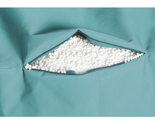 Sitzsack mit geöffnetem Reißverschluss und Füllung aus Polystyrolkugeln