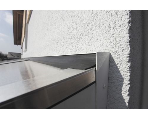 Detailansicht einer Terrassenüberdachung mit Anbau am Haus